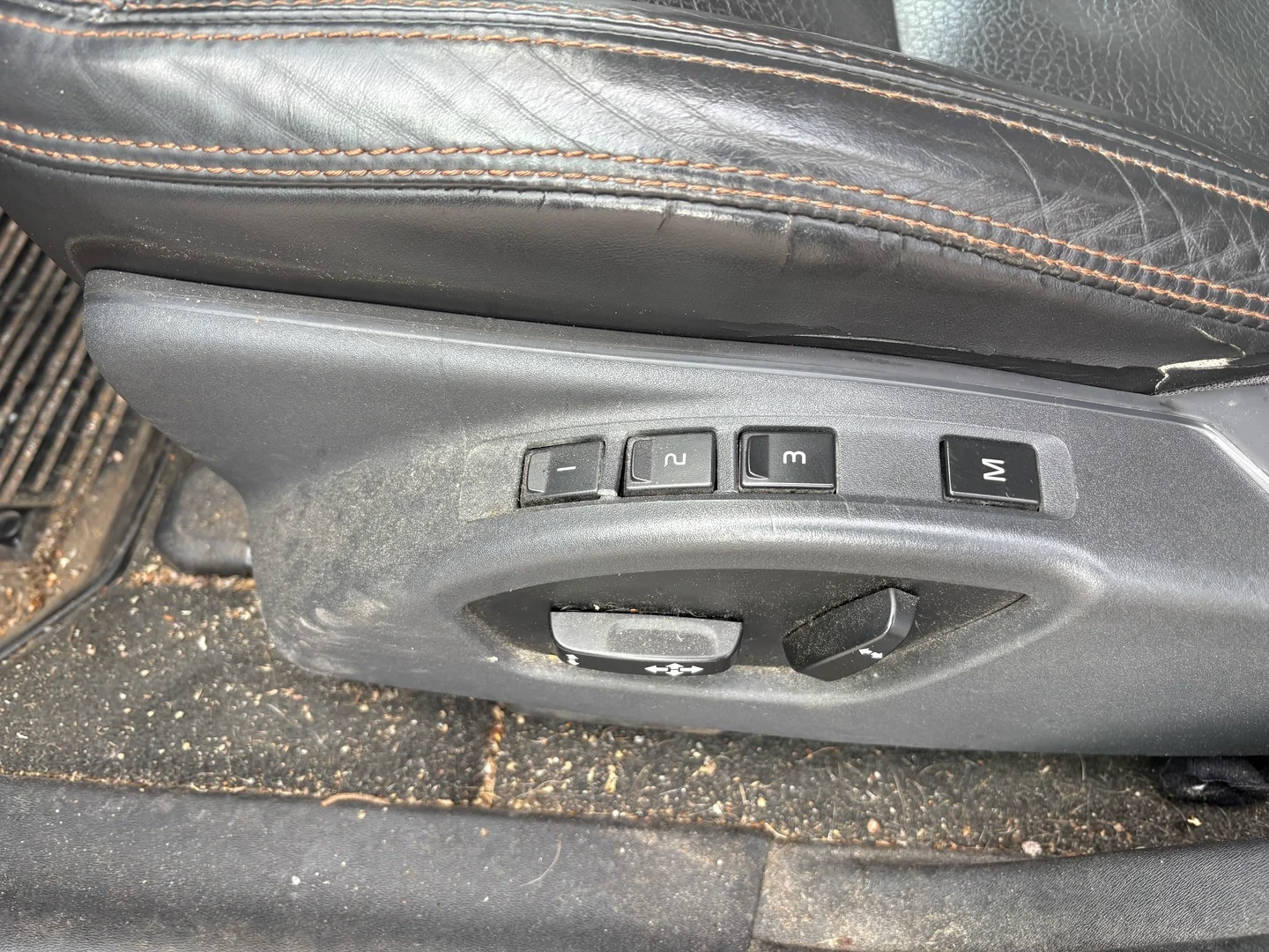 Car Image - ZFB749vB2MQn30AHy5QIe