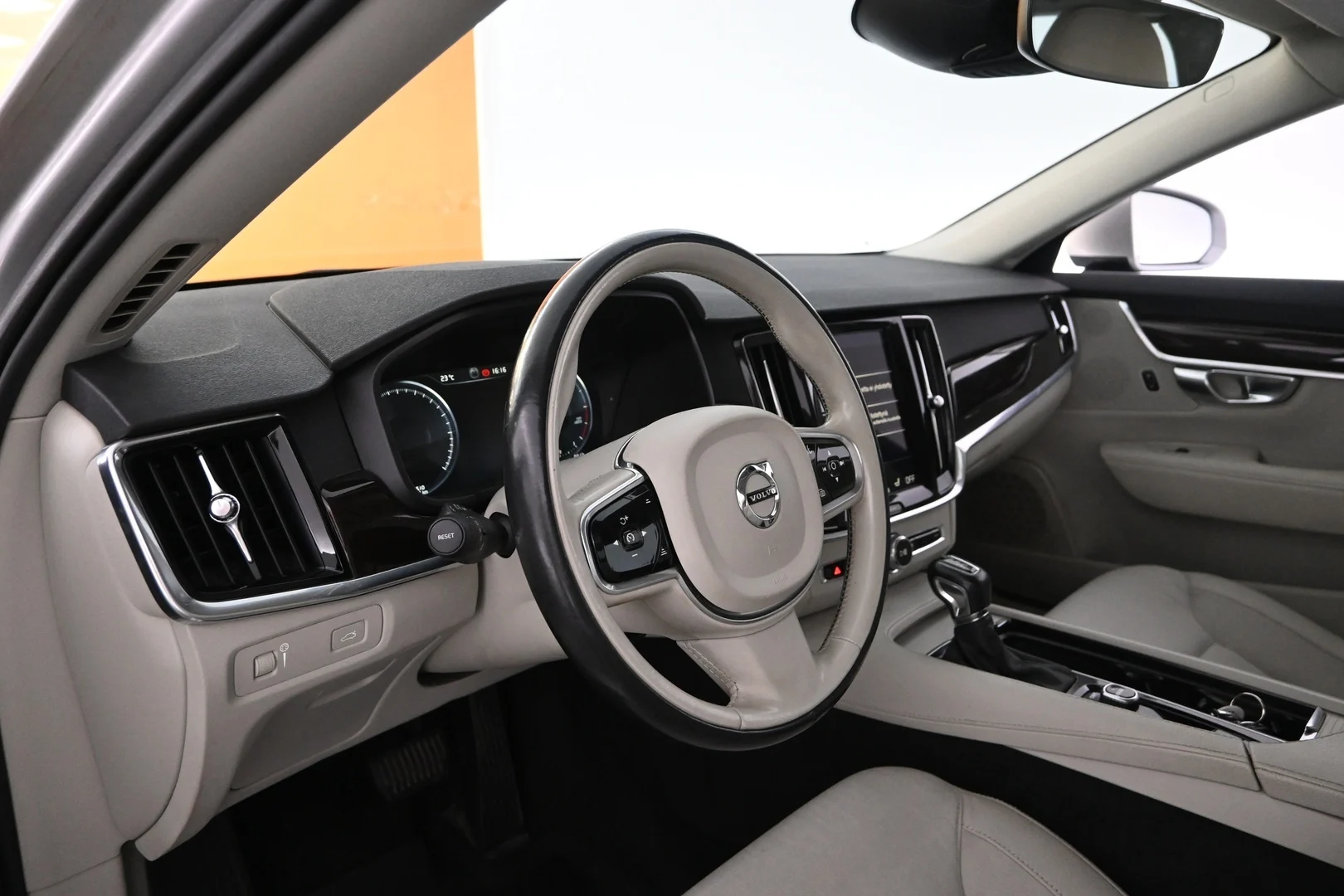Car Image - NlhmRkUGv9eCgI8MpNVaS