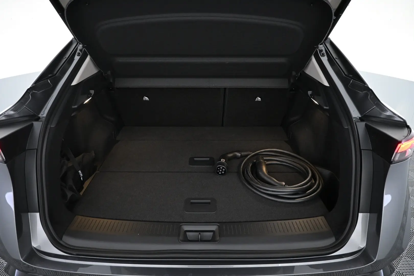 Car Image - 6DFXnV5ZosA8ZgQ8udY5Gt