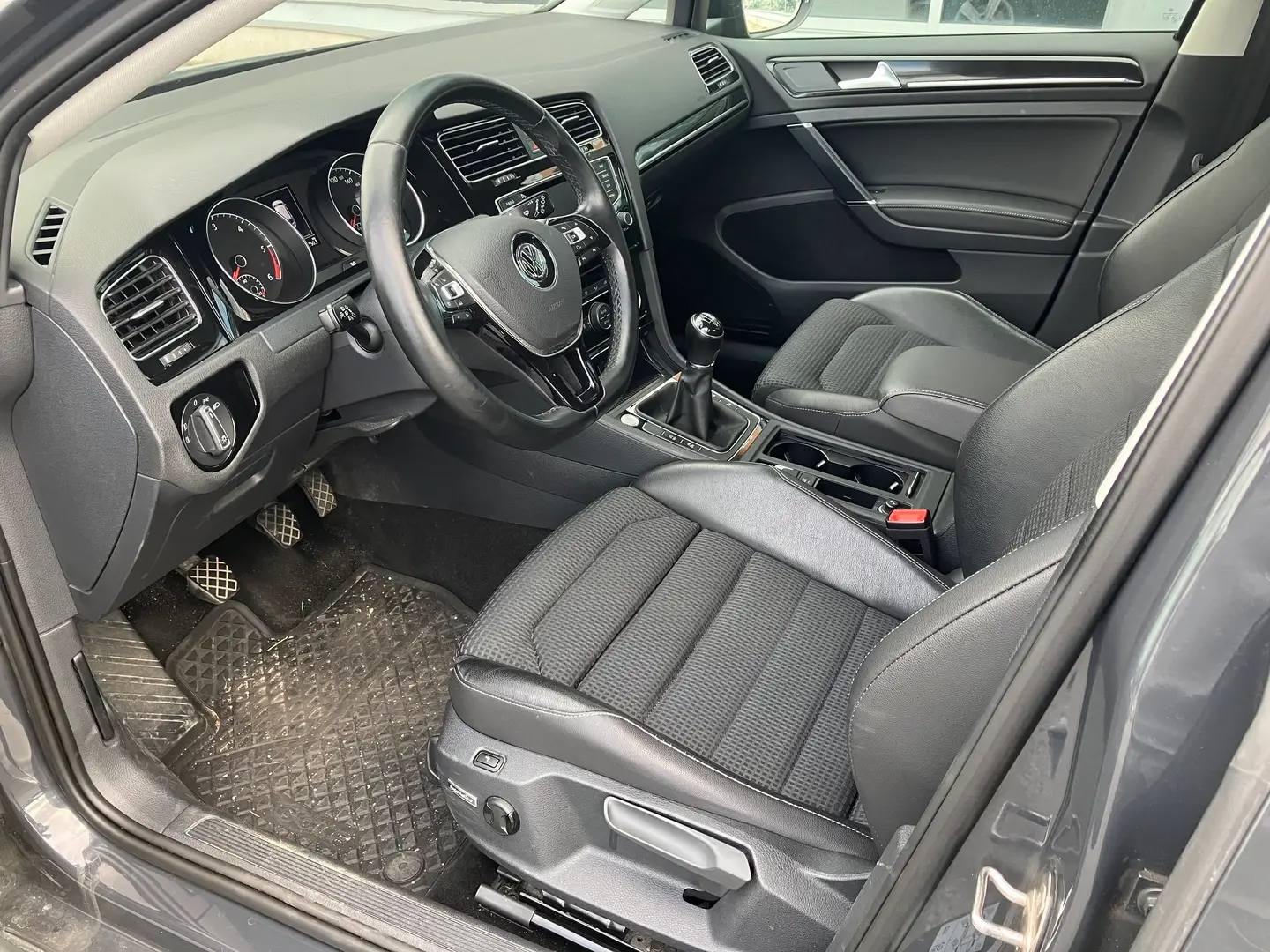 Car Image - 23BzdvCuhUvaw6zq0nLQFH