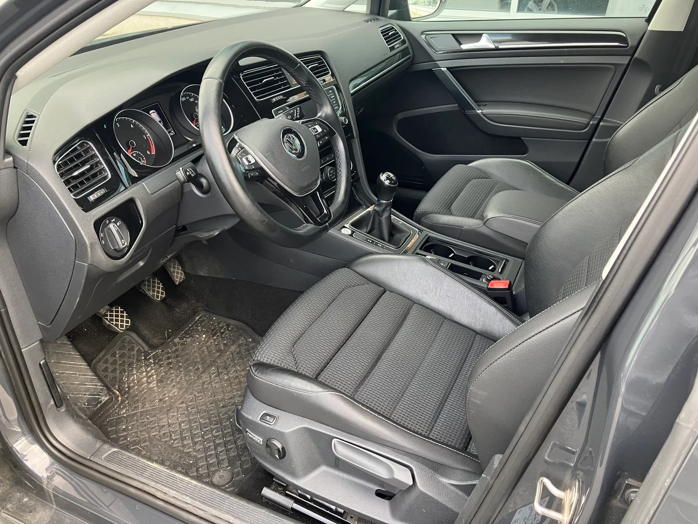Car Image - 23BzdvCuhUvaw6zq0nLQFH