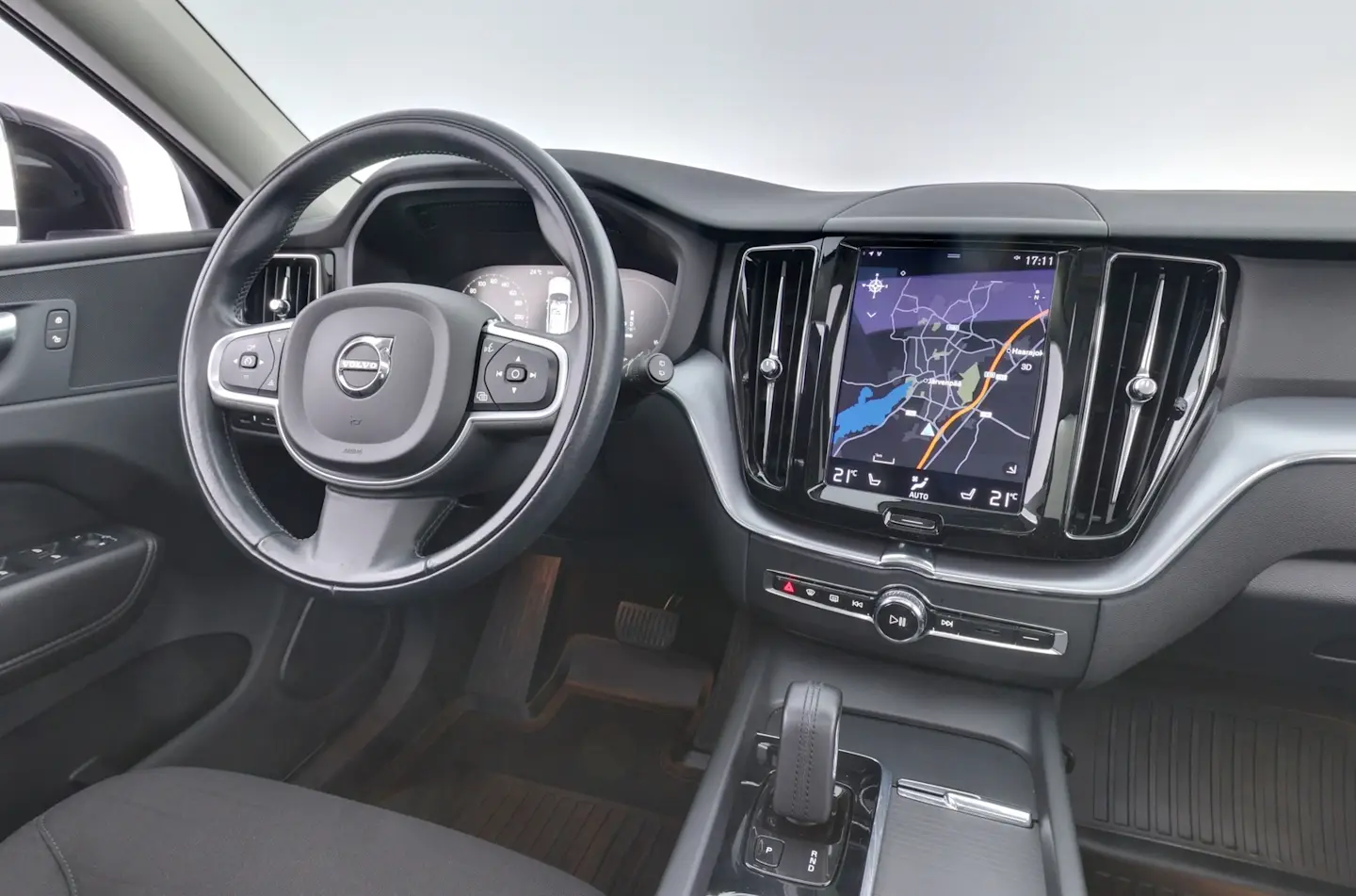 Car Image - 3P1RCyyC8KUG34oB8MzfAJ