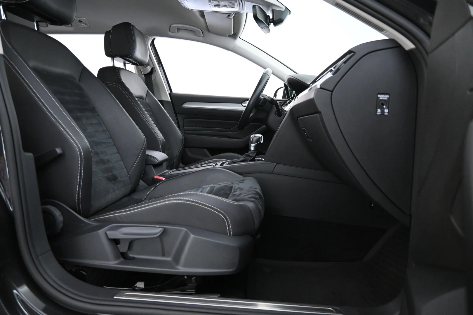 Car Image - 2q1WqLVp3qO2wru4aSn1Az