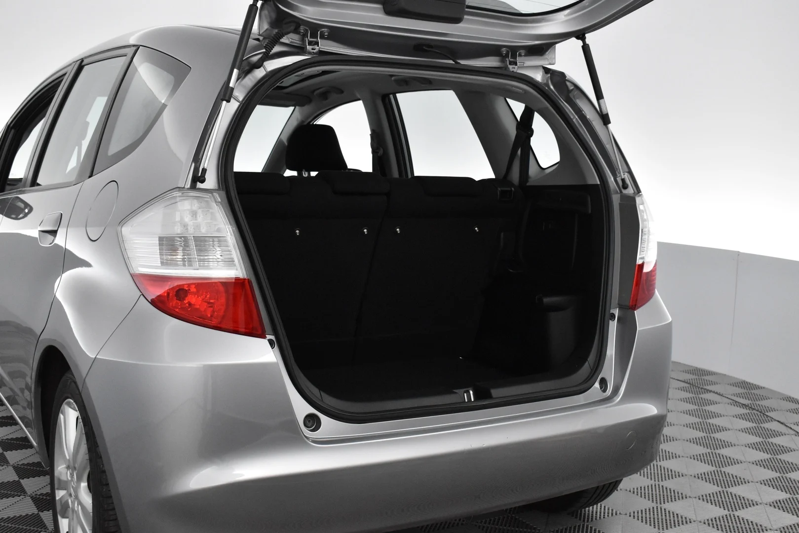 Car Image - 1M27gUnGJJKSMmDJl3WrrZ