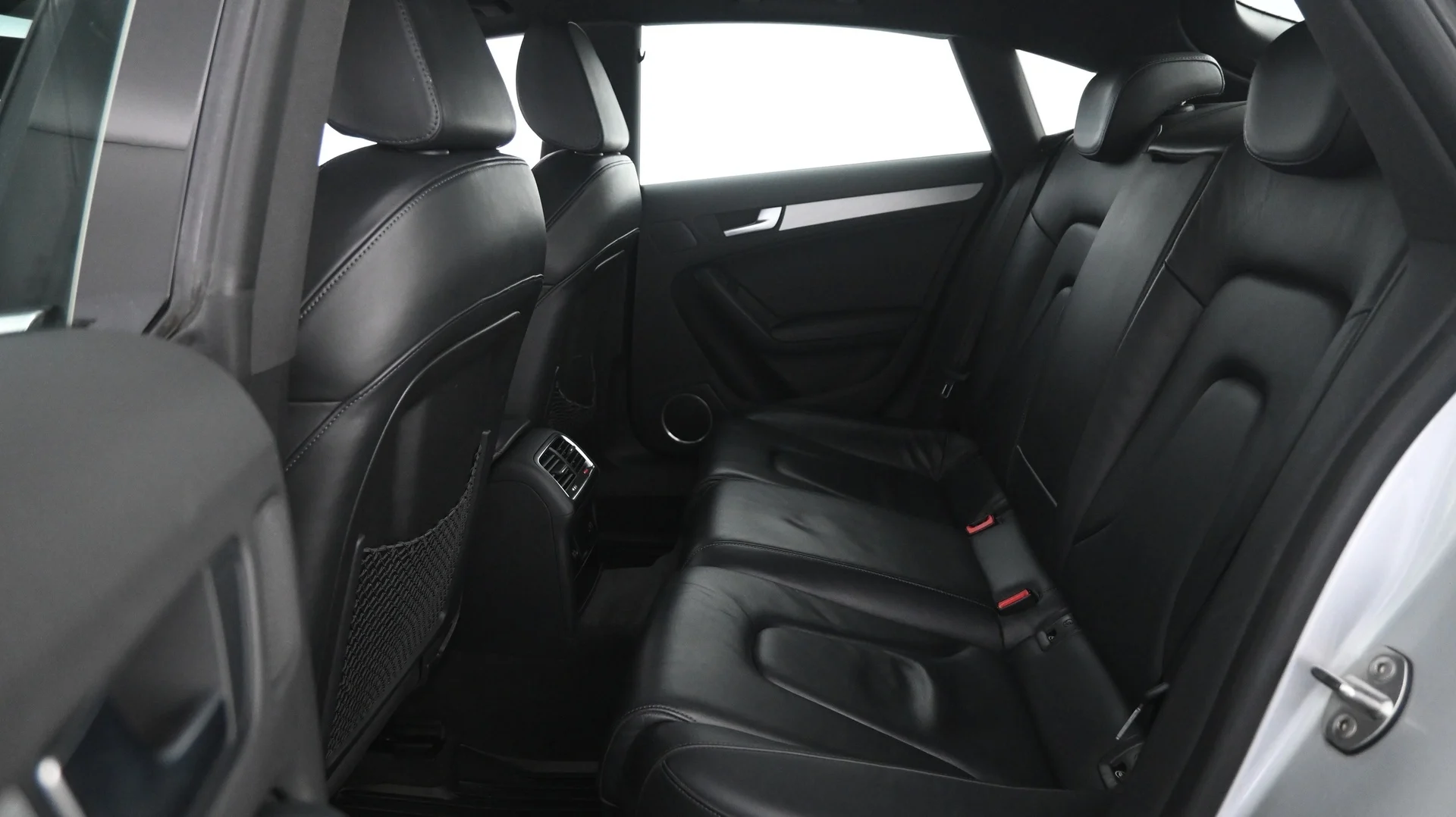 Car Image - 6moijNqvXY0lJpd1KhYDHX