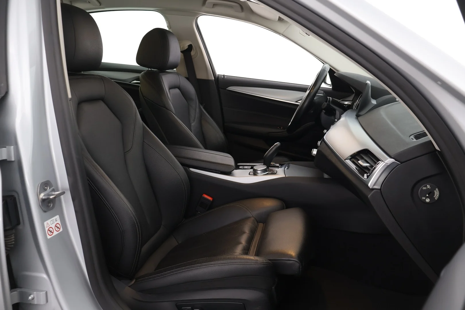 Car Image - 1nWlENejLu9se5XcZMLbml