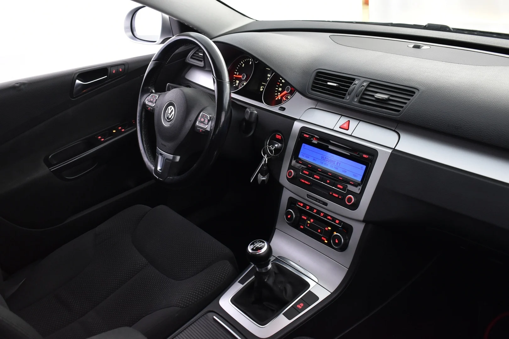 Car Image - m92p2JANfFk8DkiIigsLH