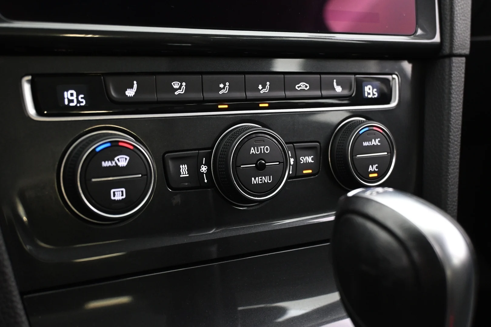 Car Image - 6nU3Ot2i98qwVUFoIeYMtM