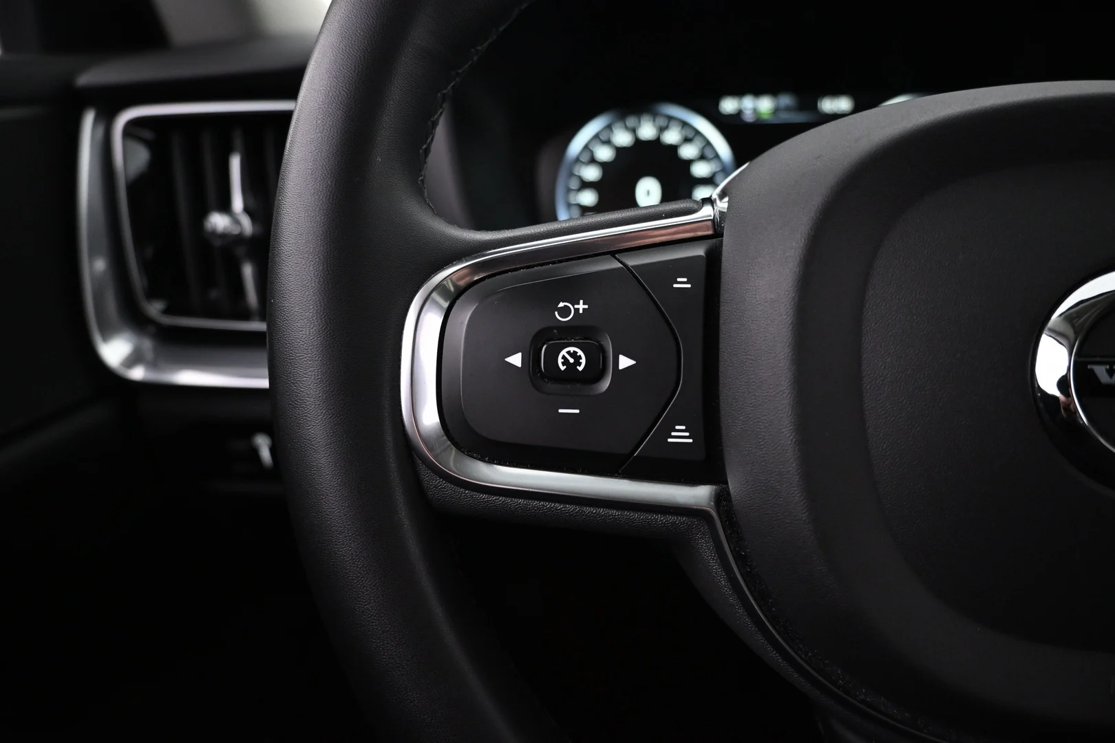 Car Image - m8FP2dlCxtd7yhR4sJrsd