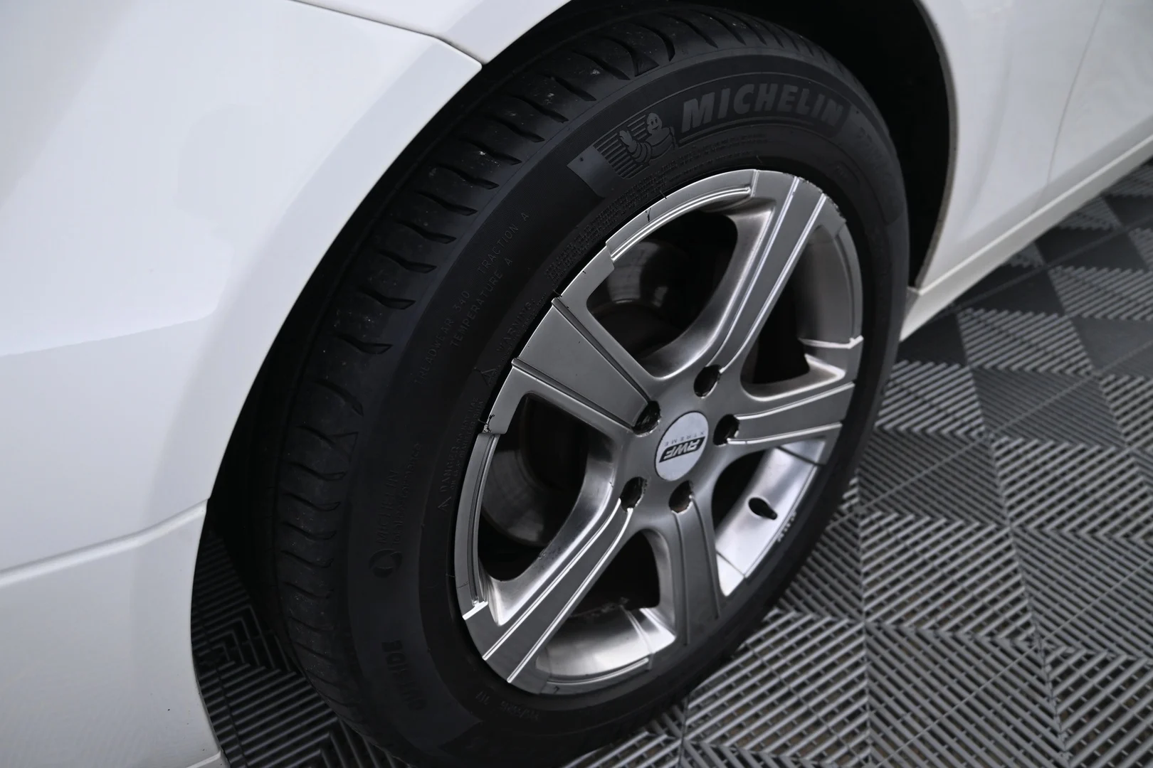 Car Image - 250wZNHzF7OKVX5KleWge2