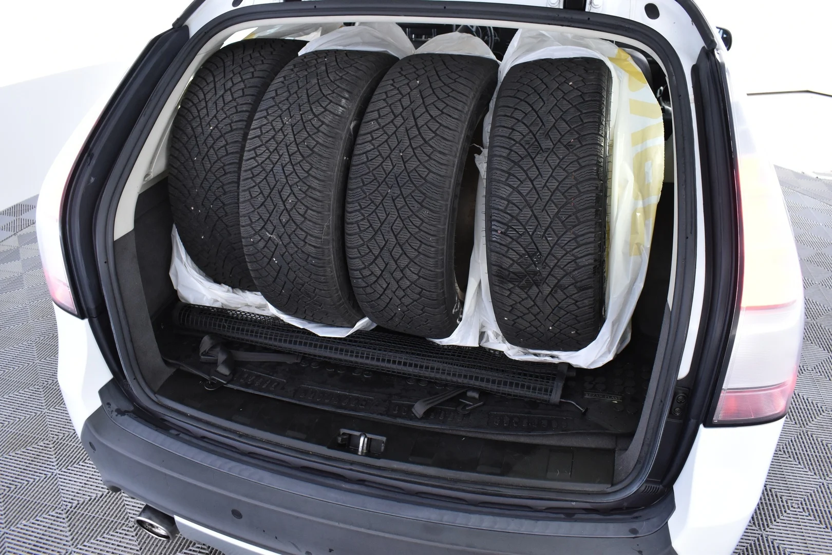 Car Image - 2TOrCKt1vawERxYaPZb46T