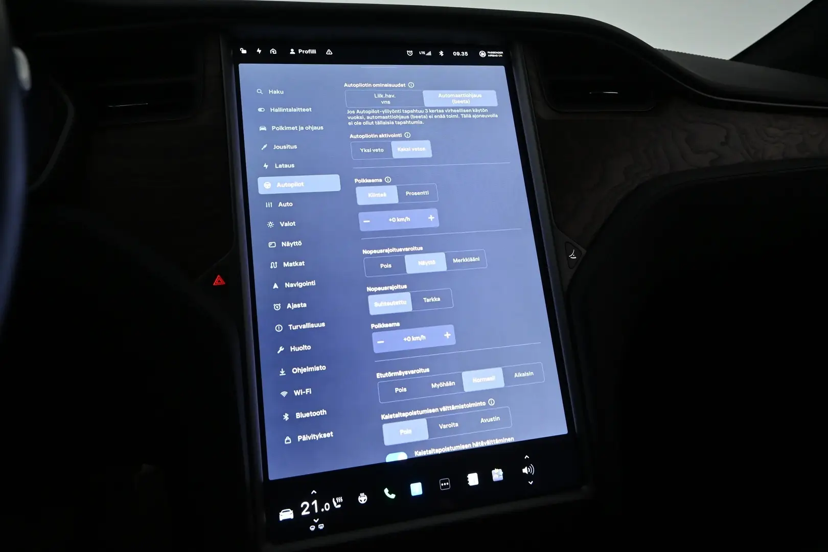 Car Image - F6kS5F6dpENu6hrT5CmWn