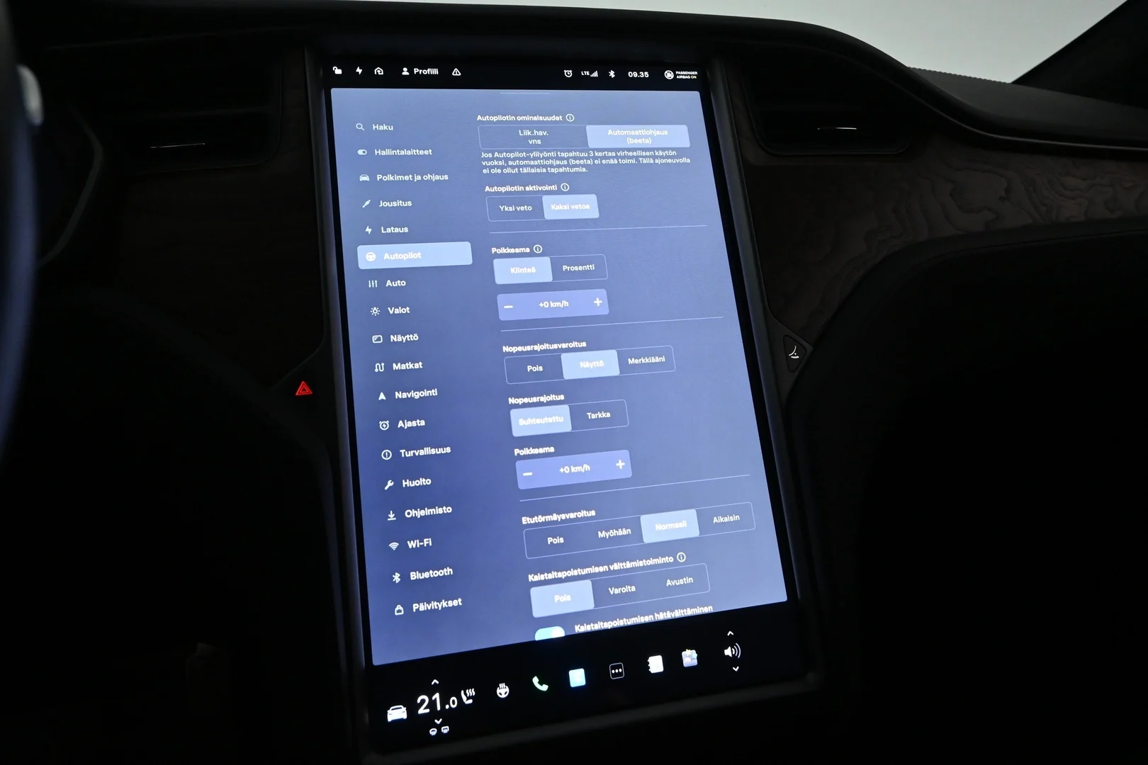 Car Image - F6kS5F6dpENu6hrT5CmWn