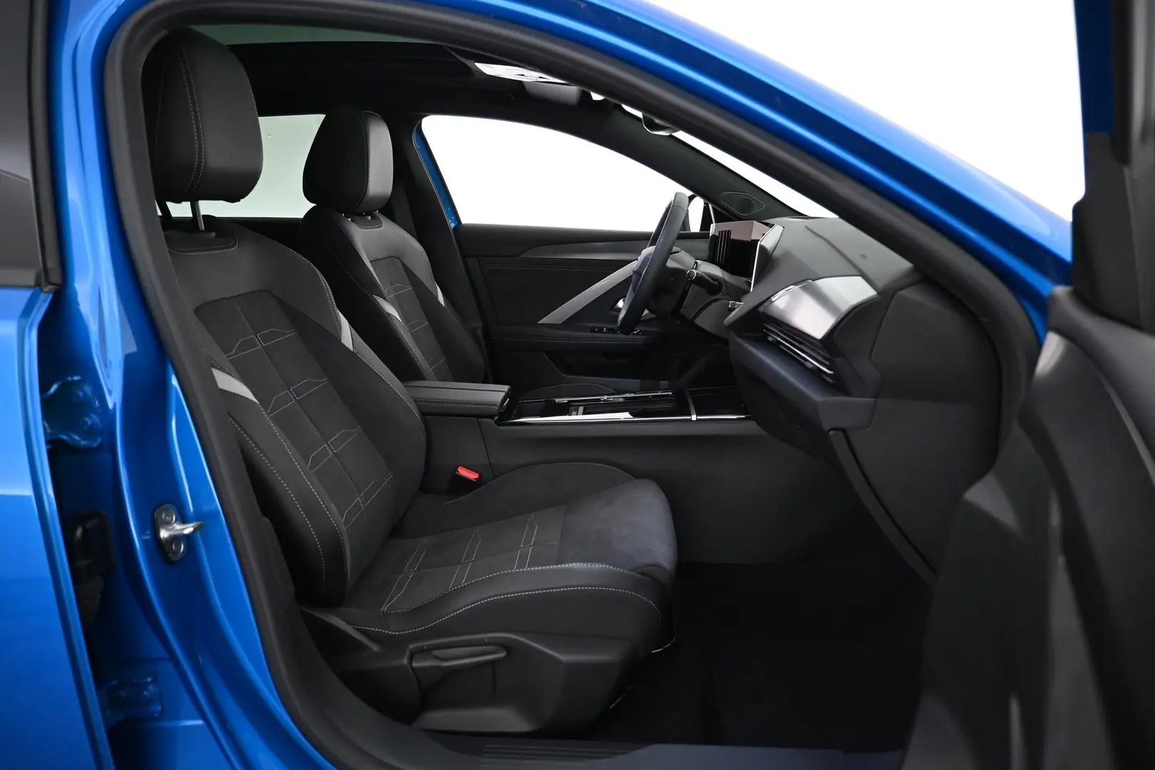 Car Image - 1oToeZyLjUUd4loOWztlb8