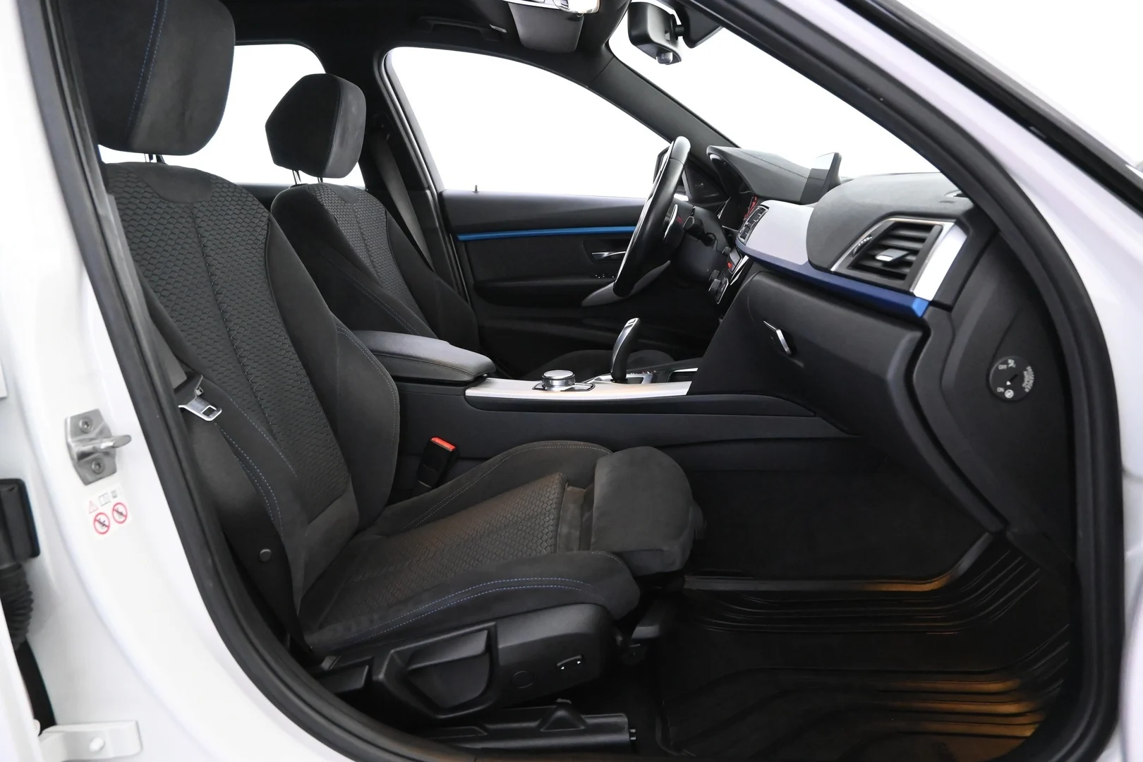 Car Image - 37dHMOSiu8qbABgxg9GzKp