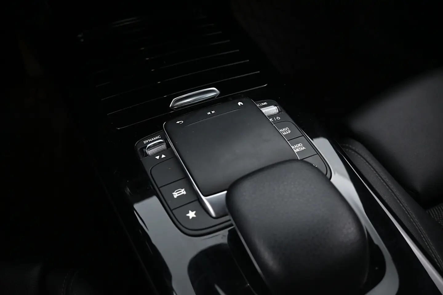Car Image - 7F25BBbMBP6ziqZHOugbmD