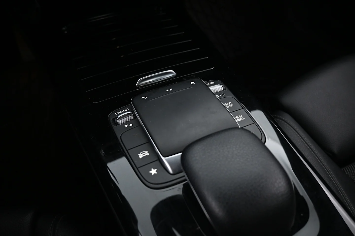 Car Image - 7F25BBbMBP6ziqZHOugbmD