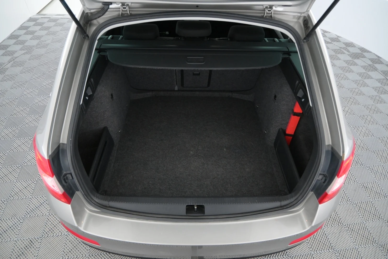 Car Image - 5zYbDNDDCzCe2qiX7MGo1Y