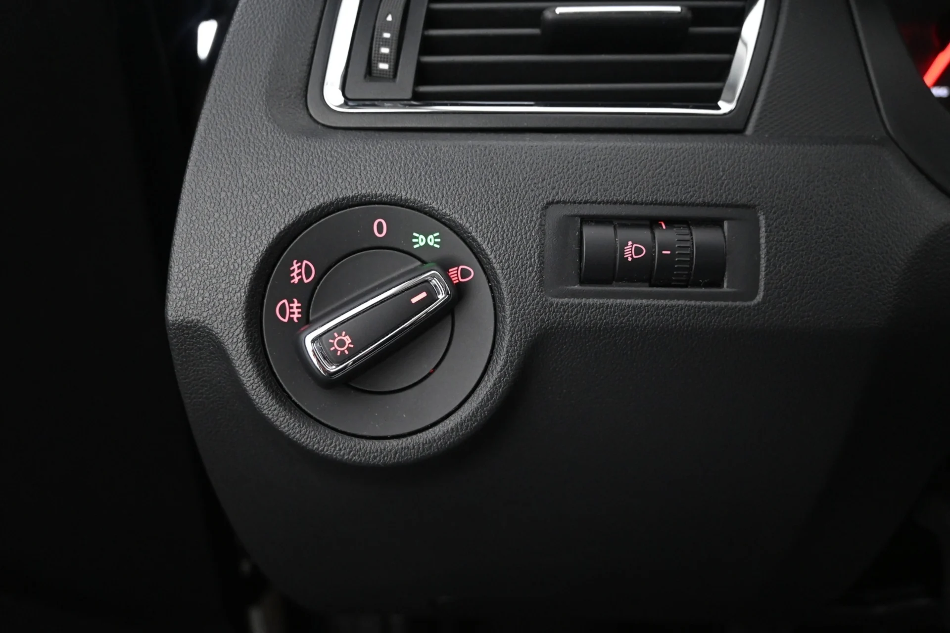 Car Image - 6yRLSHwz0ZXyvYvbsMPQ3x