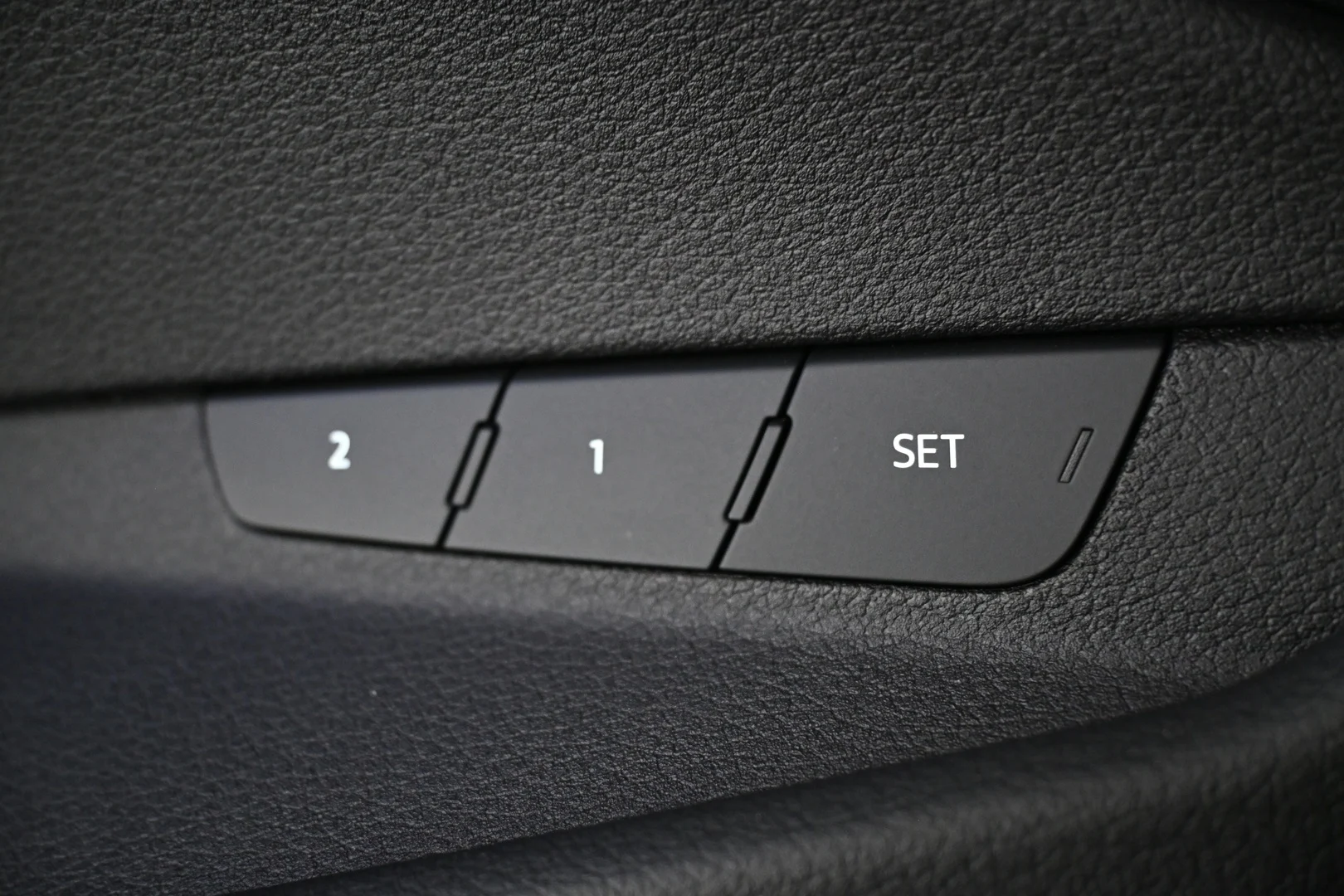 Car Image - 5xzY1zaLoBB71AWTcLlMfg