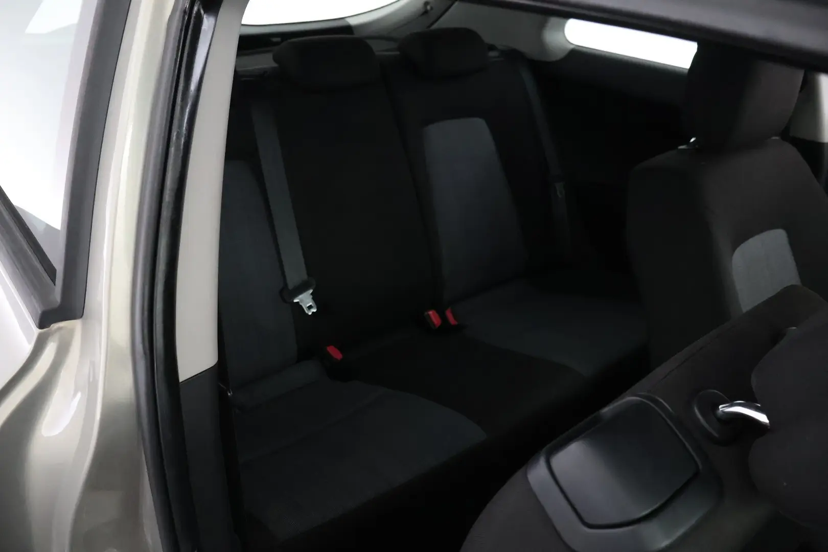 Car Image - 2J4d8lELZW06rYjNj1qARk