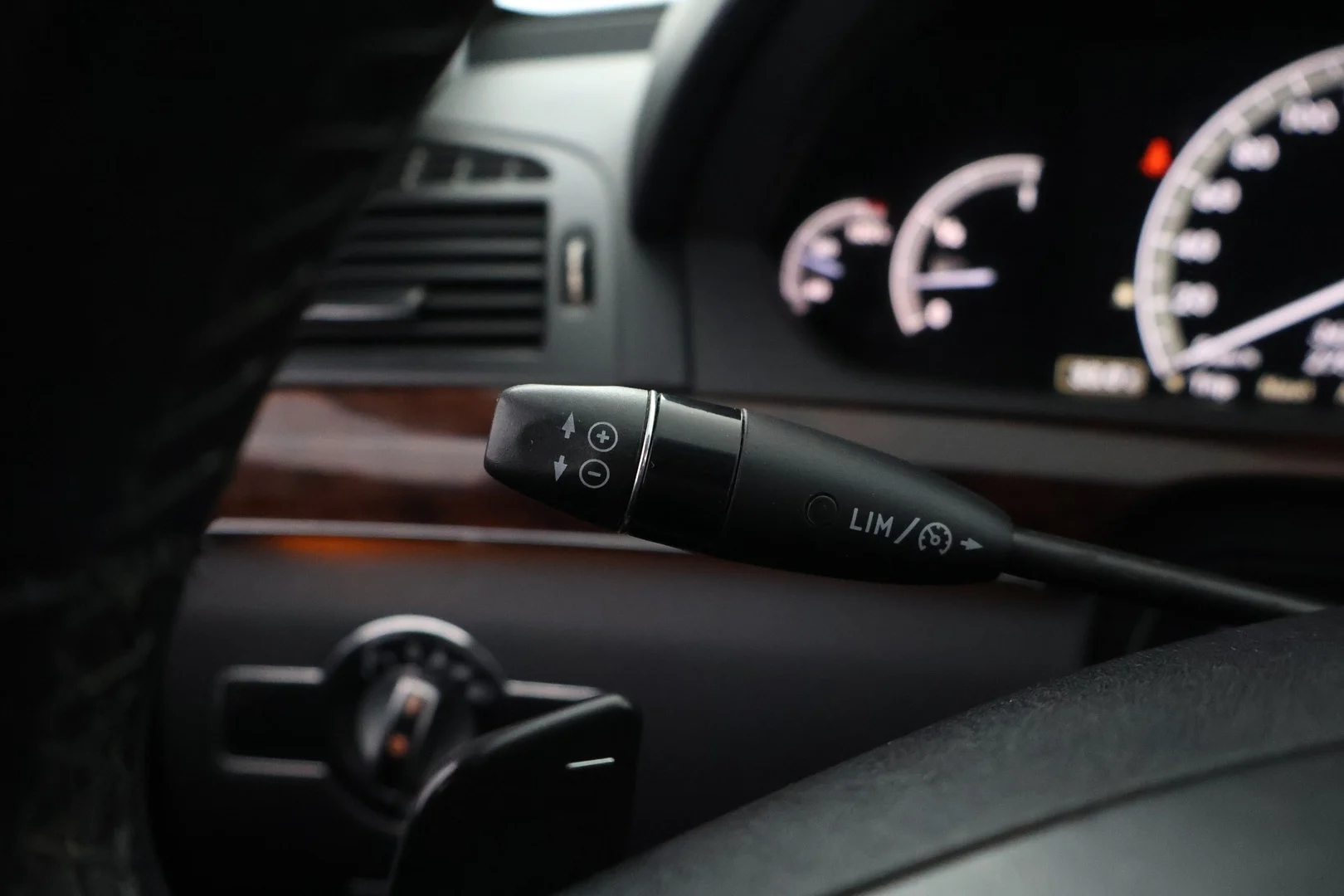 Car Image - dd6BBfFNNIZmIHv81WxM7