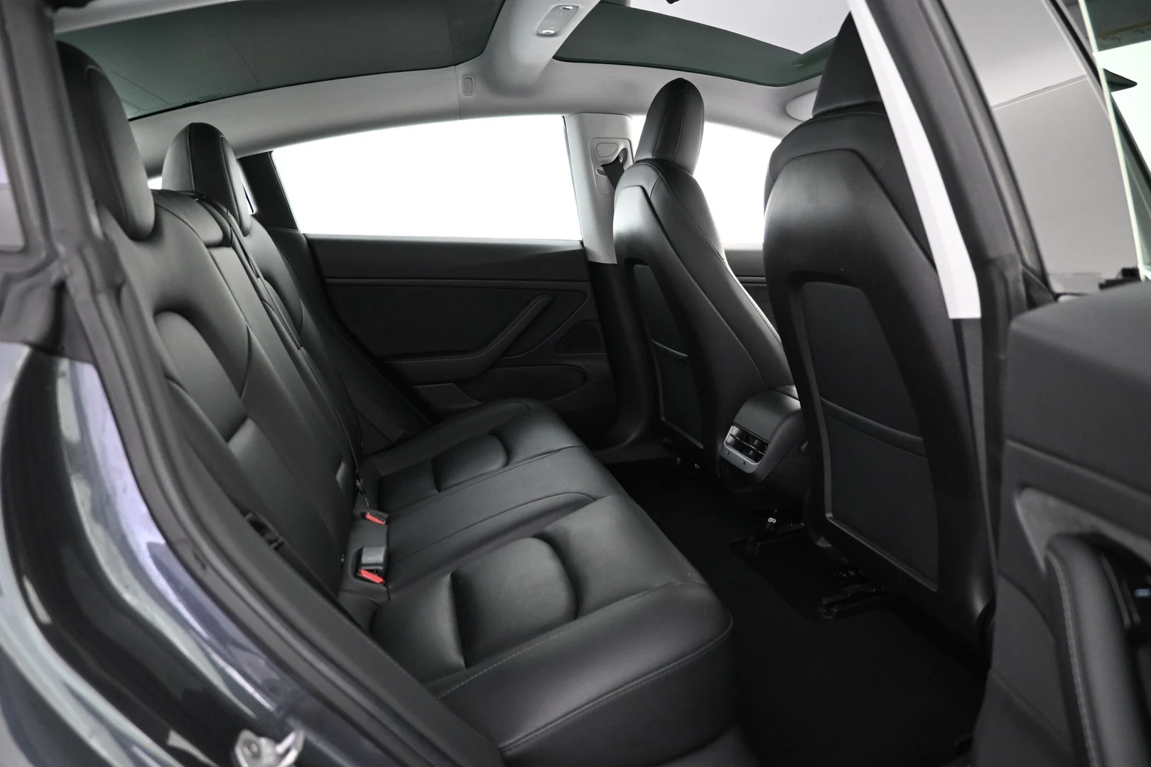 Car Image - BseT16JRSgNuquEgK4avr