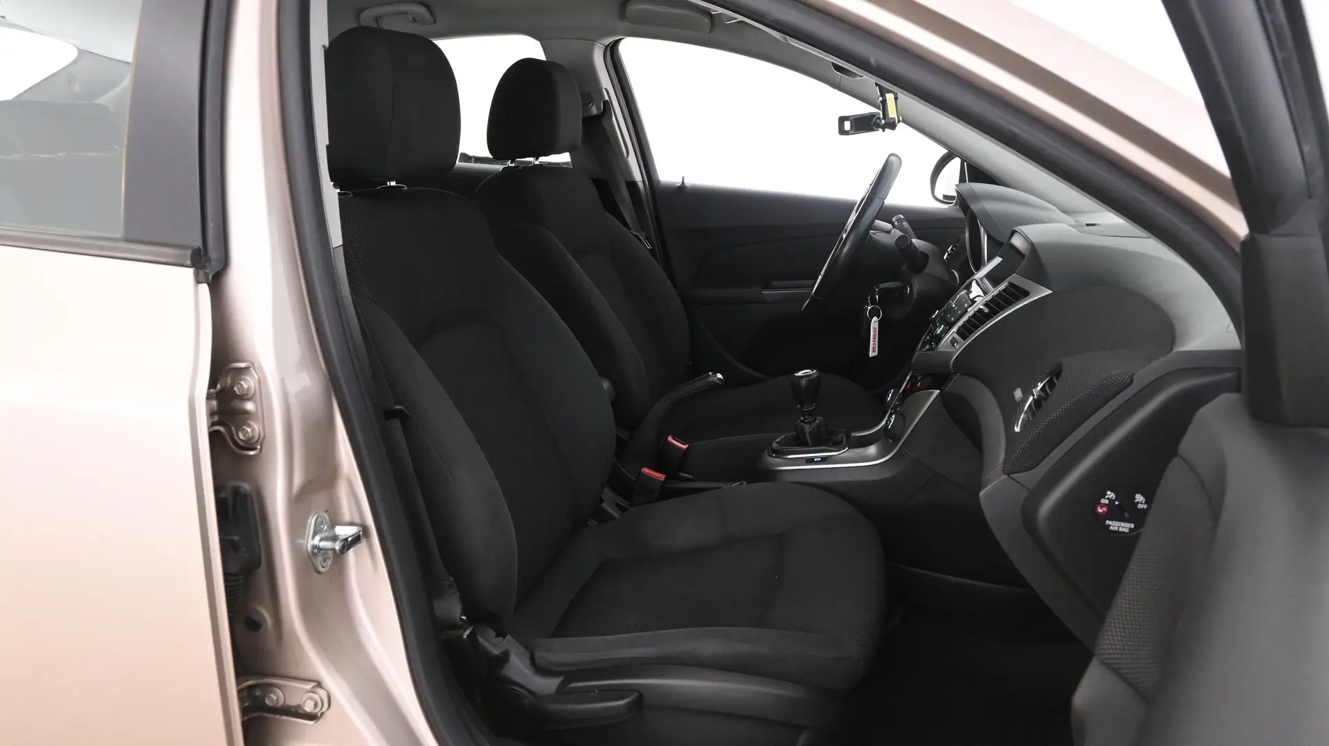 Car Image - 4PI8z8T8bC3XAYFVll6urv