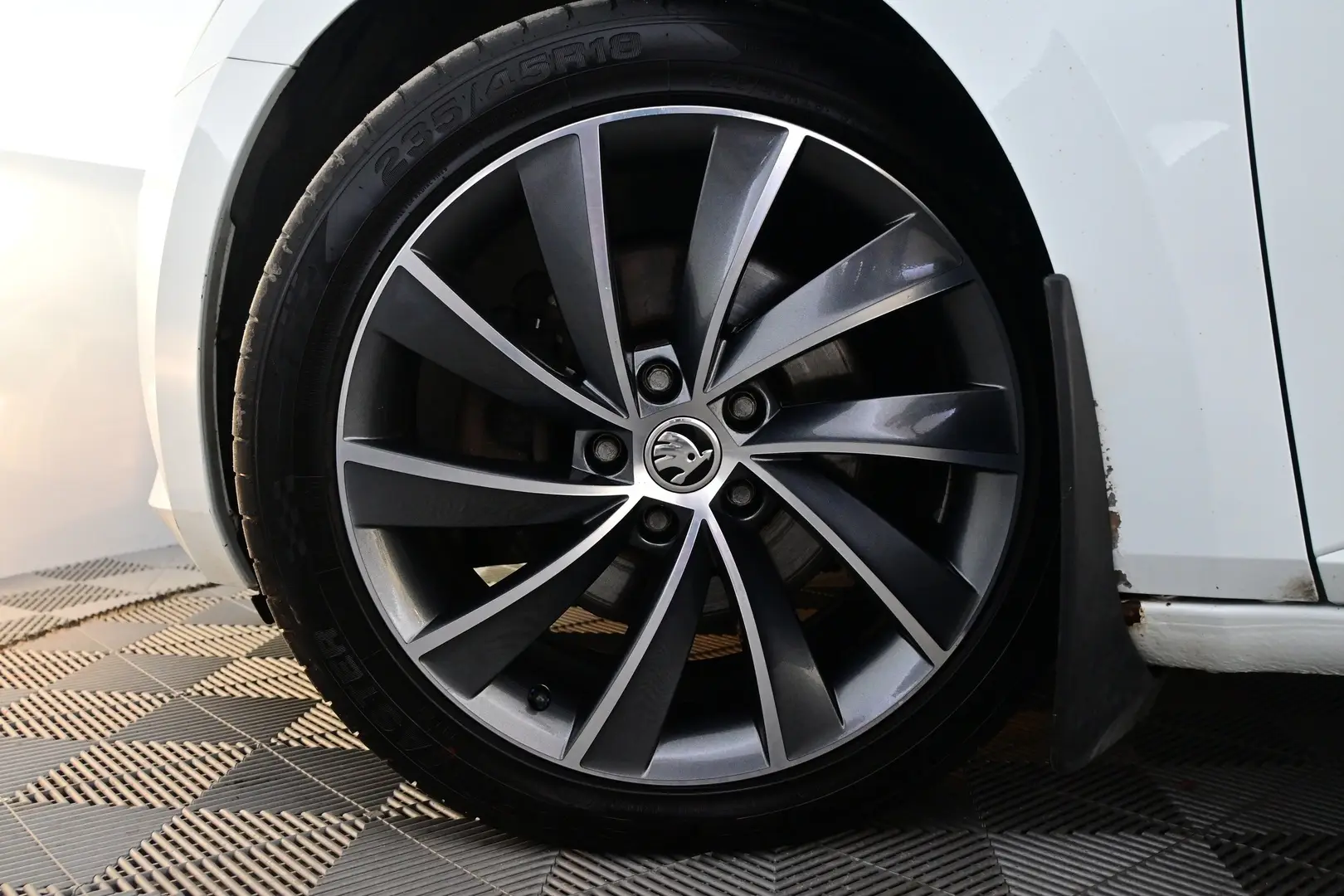 Car Image - 1yauwHcEL4d74INgr7BeWk