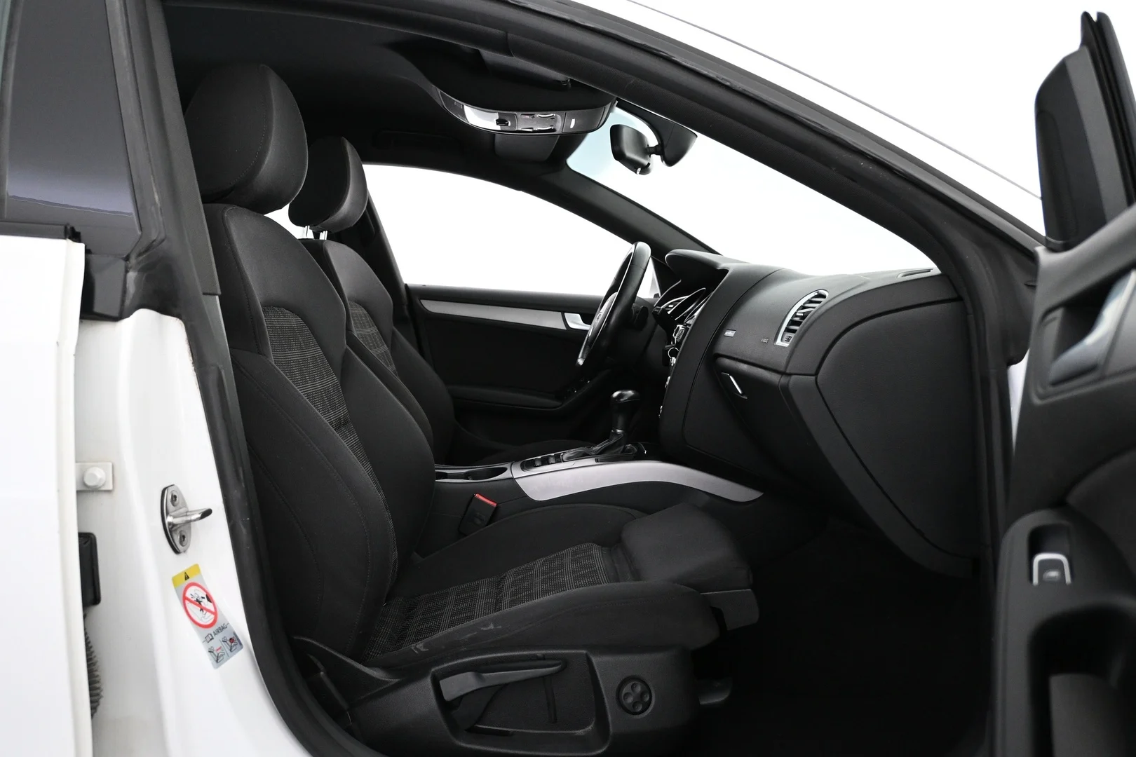 Car Image - eW6sxIuEE7wu8WdNbwc9z