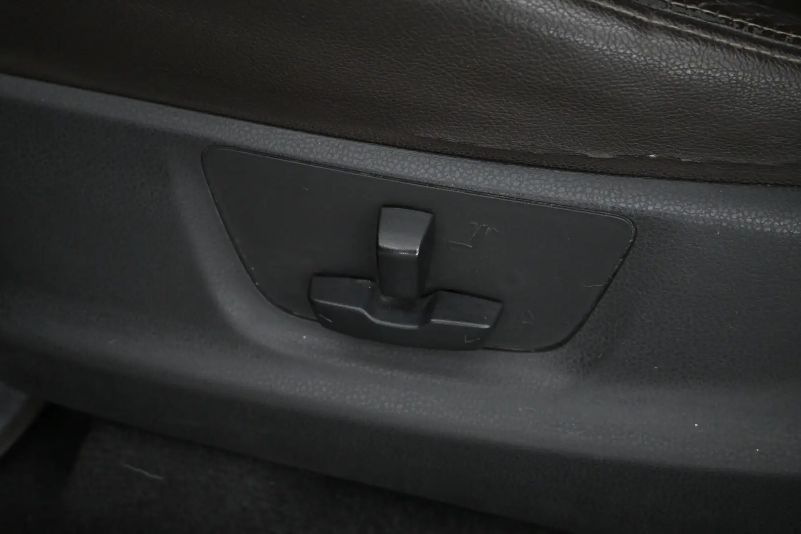 Car Image - 2HdUimkRputJ2xmVfpElsr