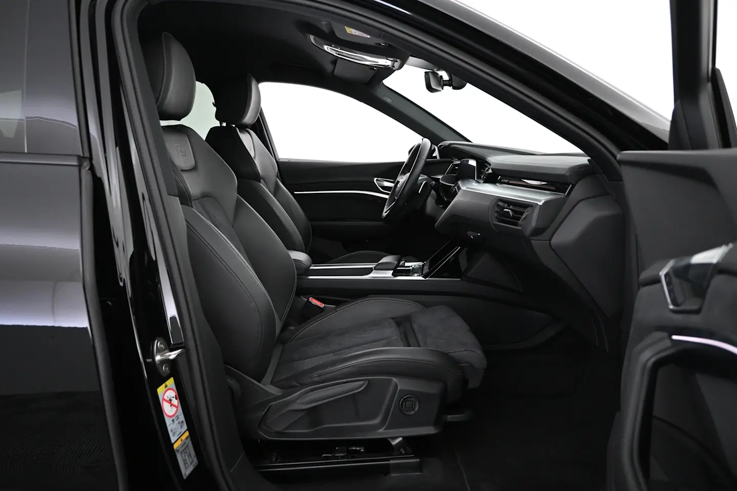 Car Image - 6LvkYvJfHlTz20ZEr3k0ji