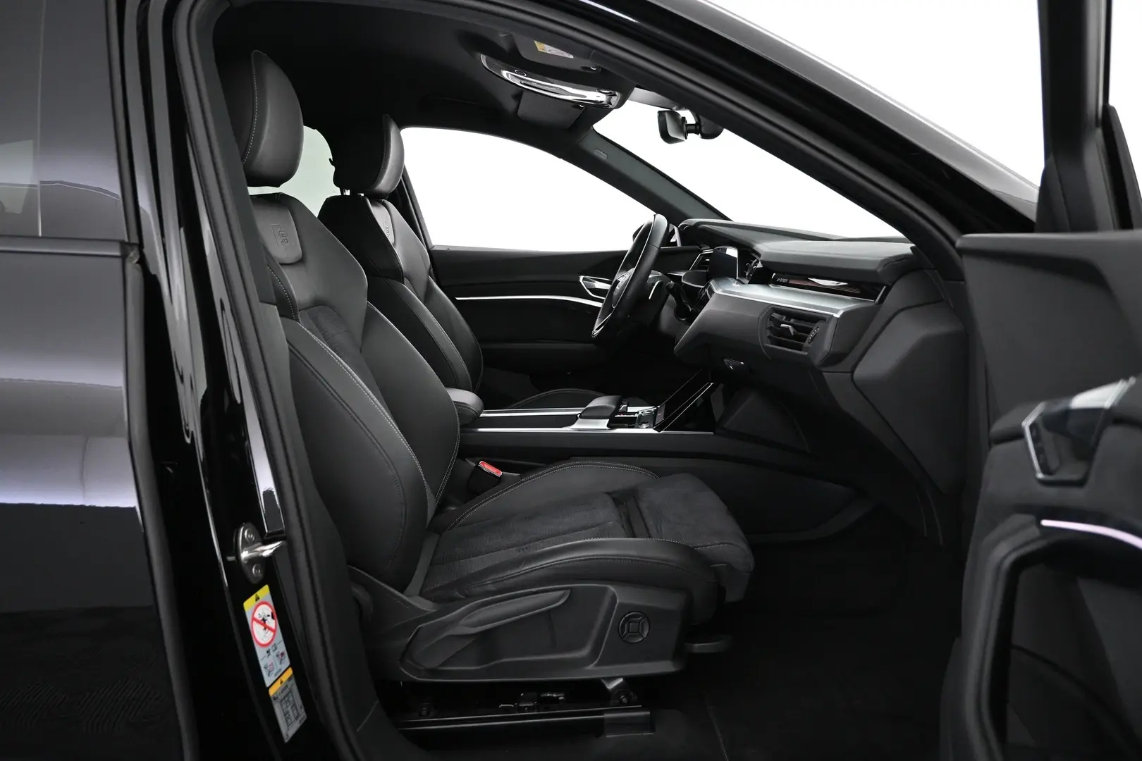 Car Image - 6LvkYvJfHlTz20ZEr3k0ji