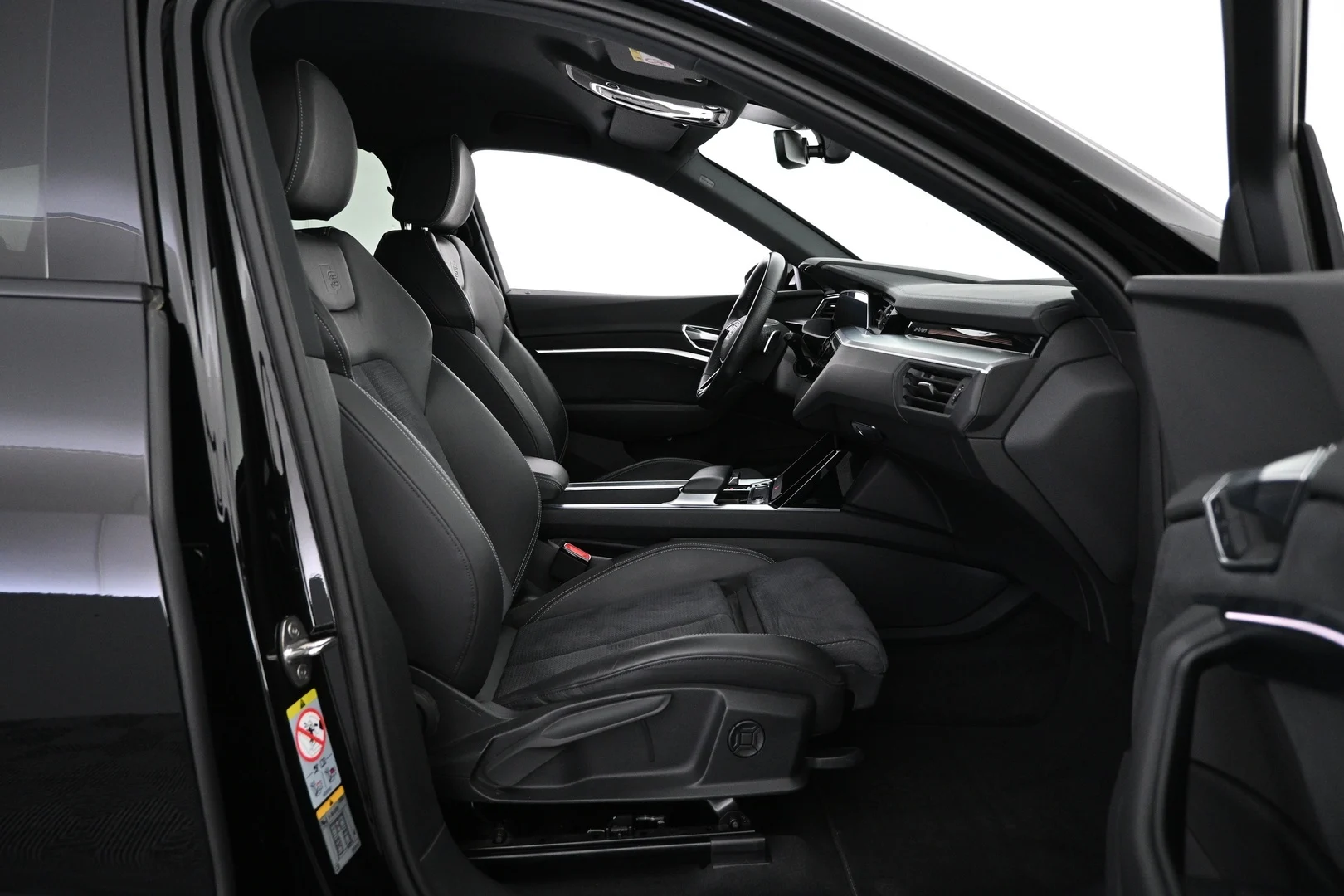 Car Image - 6LvkYvJfHlTz20ZEr3k0ji