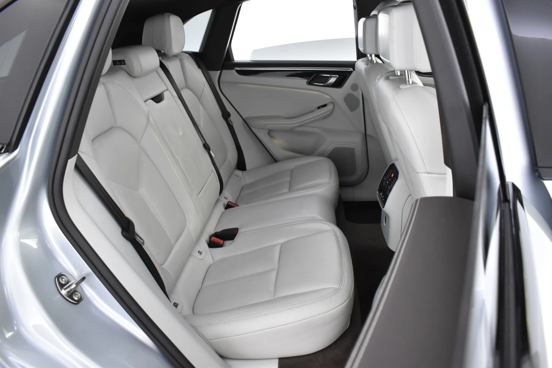 Car Image - 2bwZcDxeulxozHRIsW7MLT