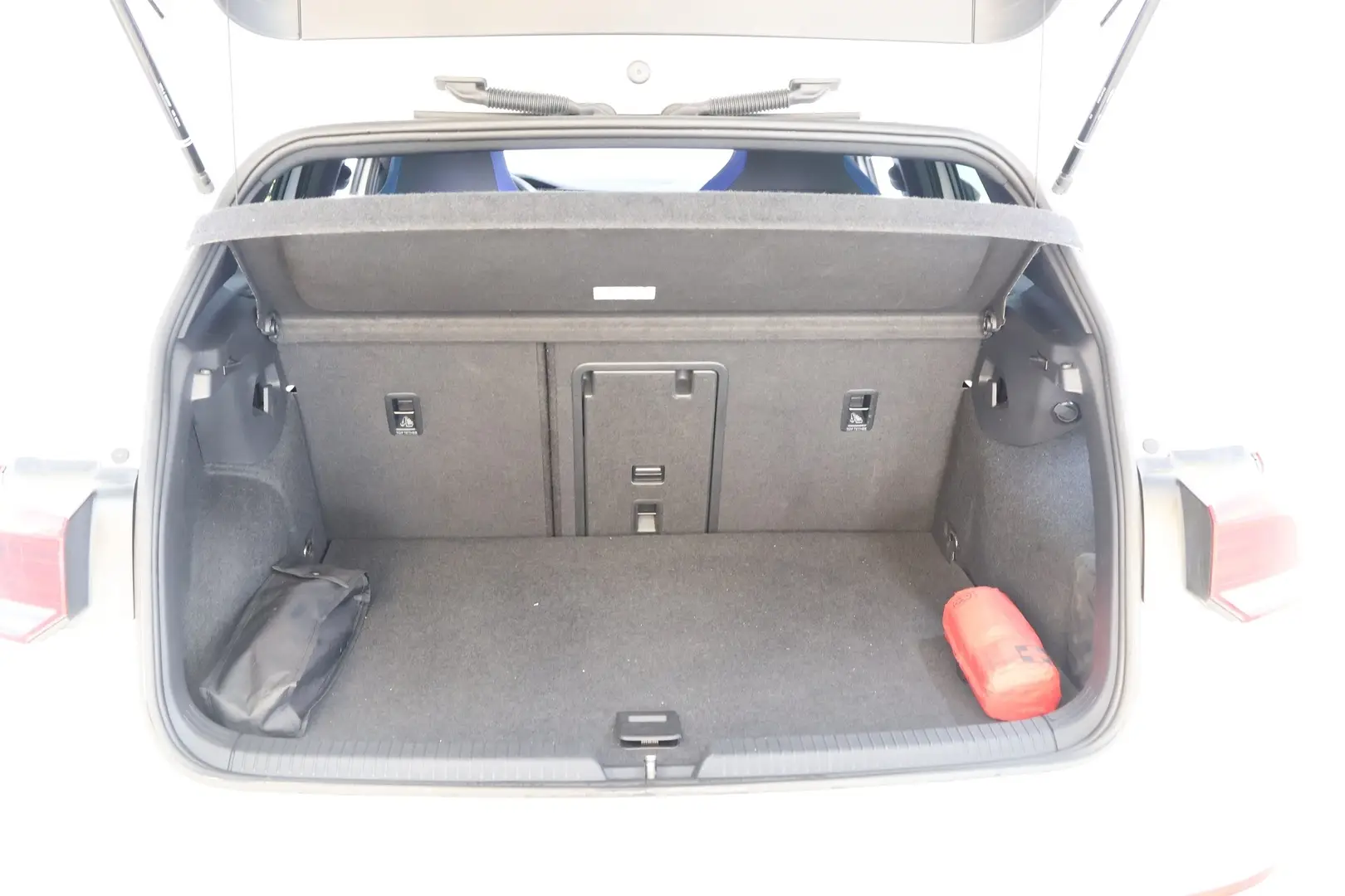 Car Image - 2KhaRvE677xTgUJQpXdKXF