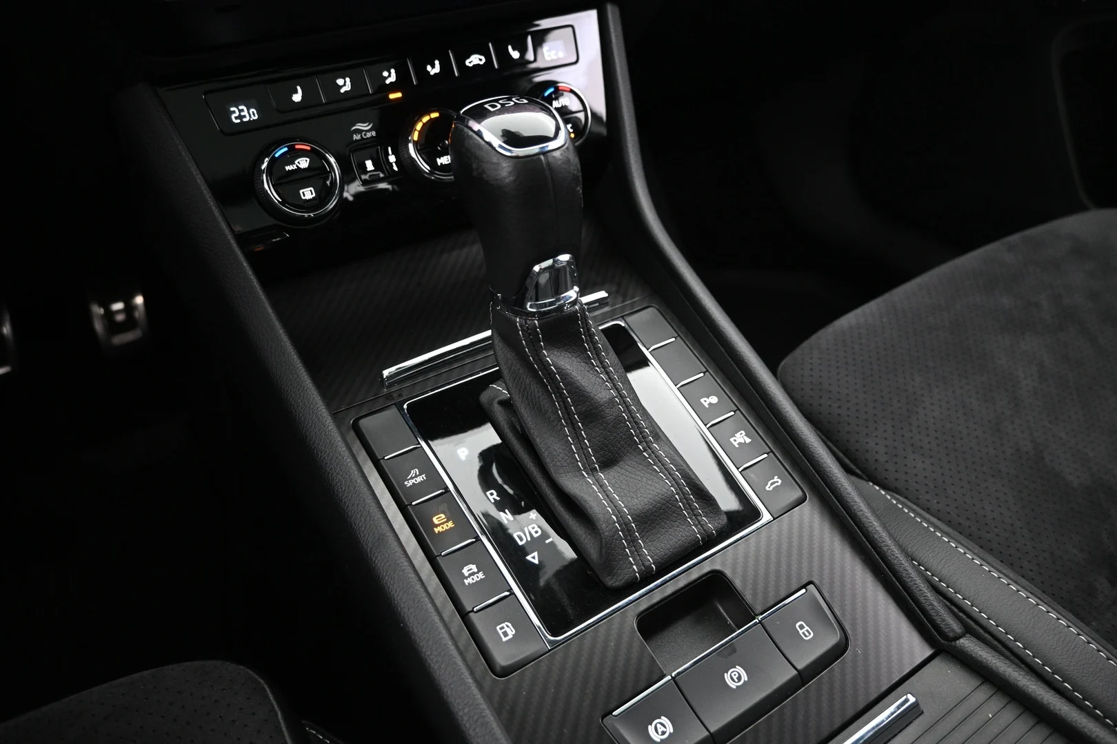 Car Image - 3ziTgoo76VobwLTryHnFaL