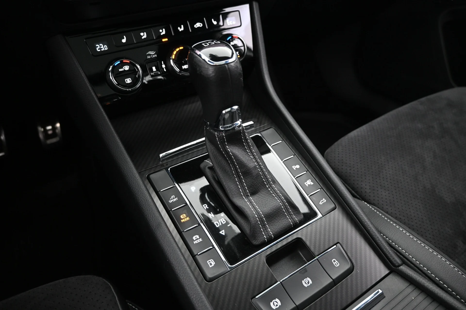 Car Image - 3ziTgoo76VobwLTryHnFaL