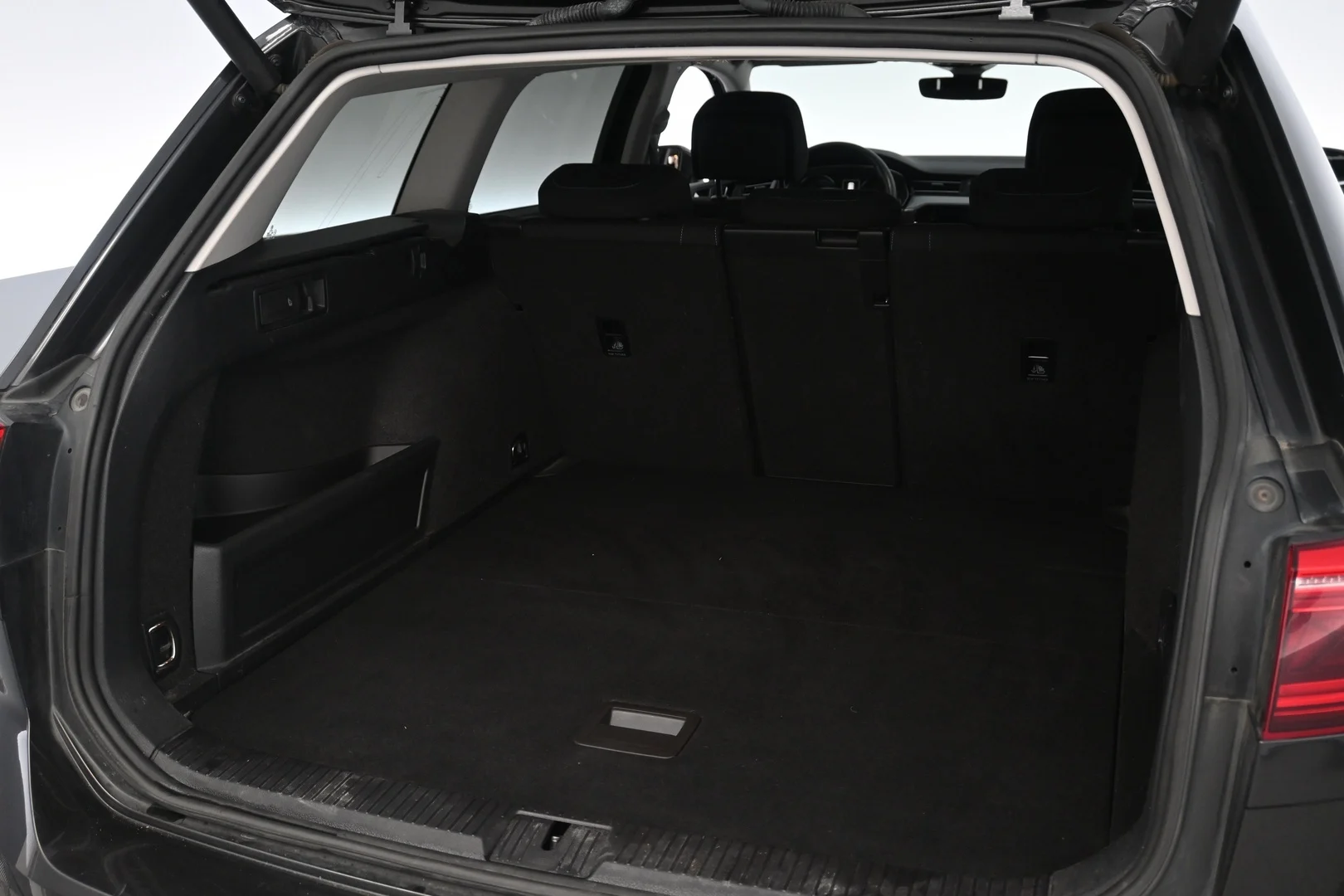 Car Image - 49kKCD4I7YkxnWQNdPSE1w