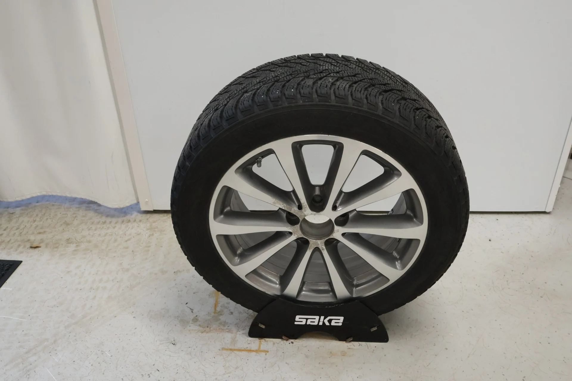 Car Image - 5Ae3ZCj7jIlgoFfOuUdIkD