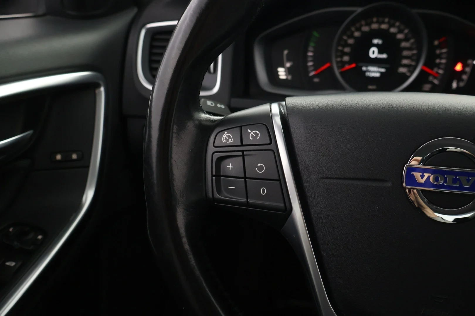 Car Image - iVv129VNJS3TiMLTE8Jon