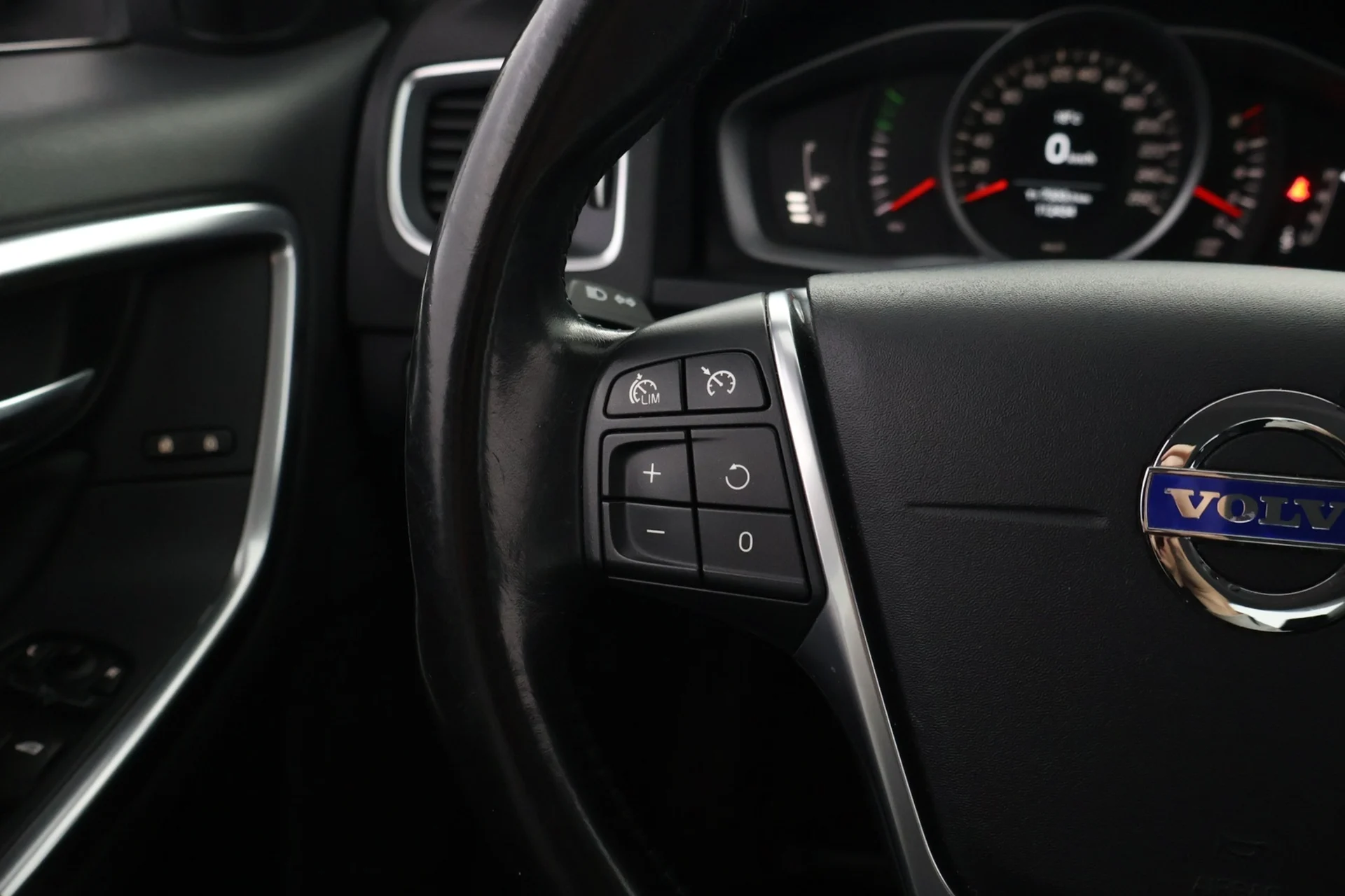 Car Image - iVv129VNJS3TiMLTE8Jon