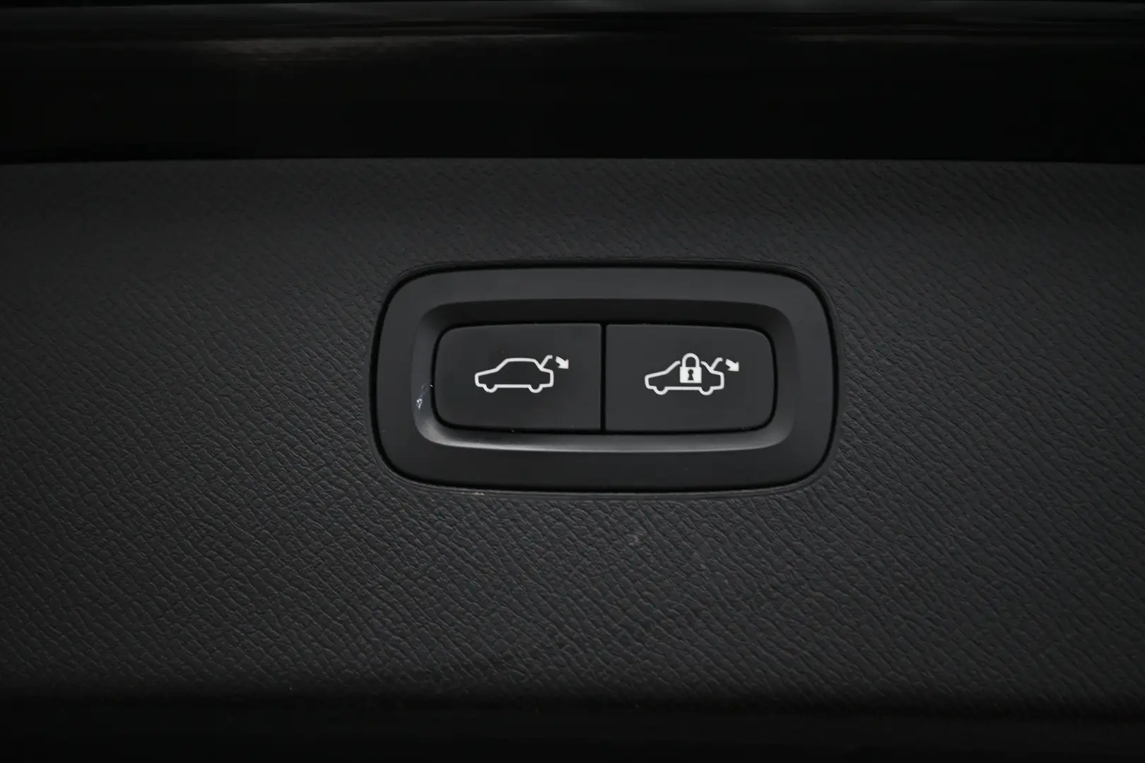 Car Image - 2SsgJc5xlq2Uqx61A9revj