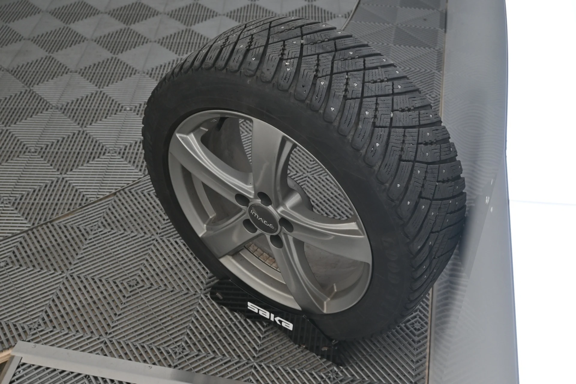 Car Image - 3Vy0y5tGRvFOU68M2GQ4ex