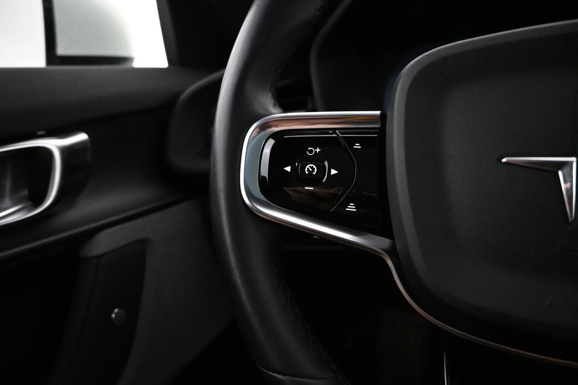 Car Image - LCzTpYPyAqGIkZJG0X8IP