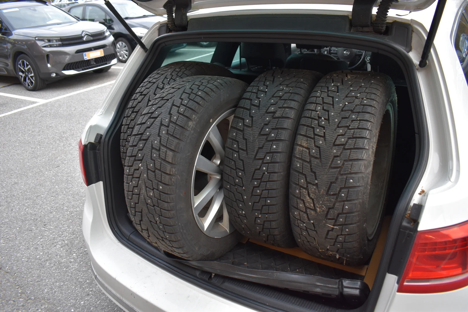 Car Image - 4lgjOMDUiNJ3evw9sBf52g