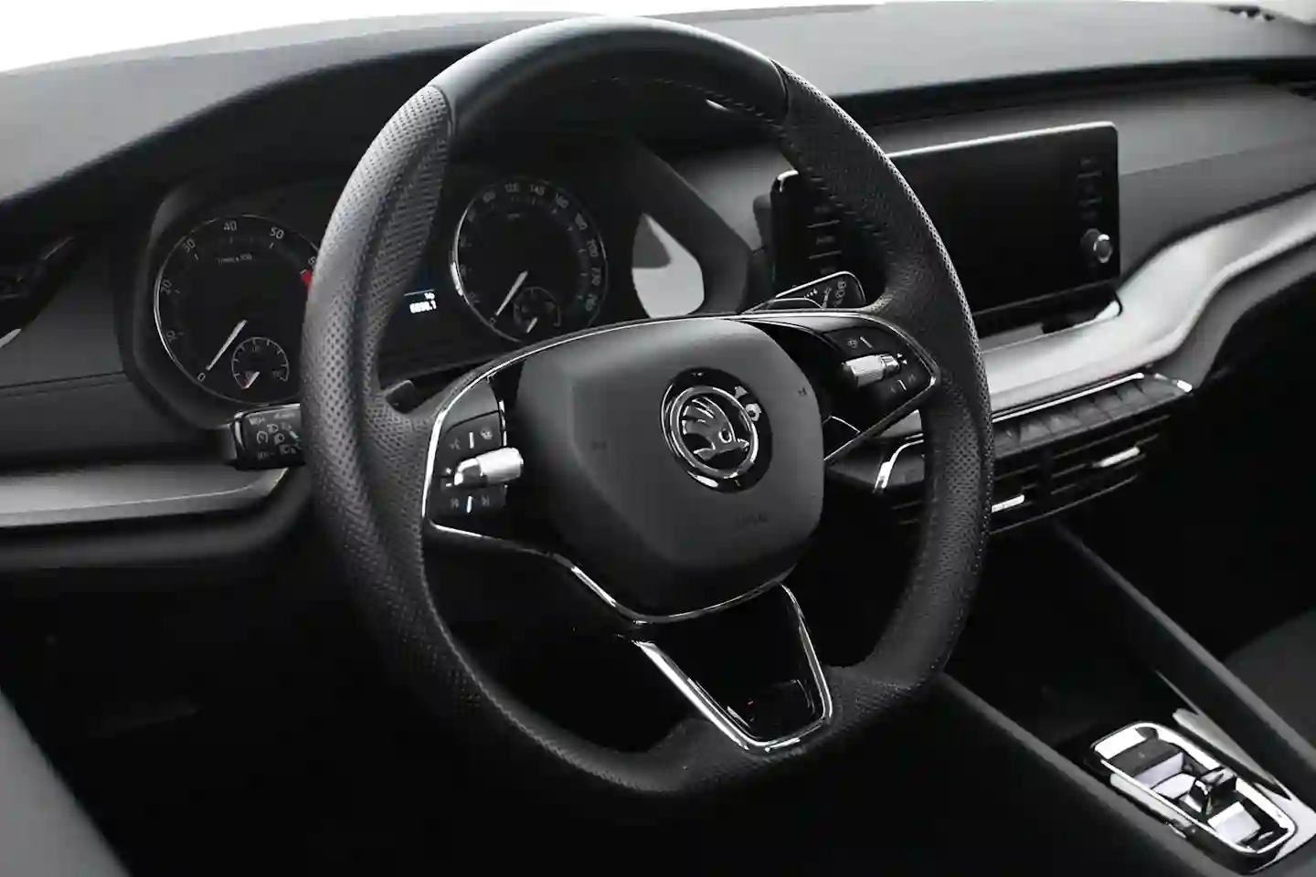 Car Image - ZvBF7LNEptzvqFN4ryolx