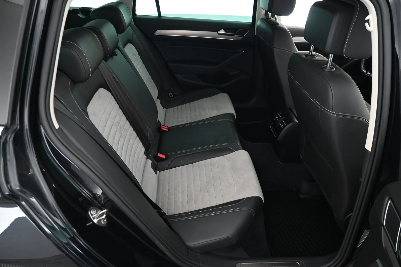Car Image - 6MhTJwoUMS6uhFL42HT9AQ