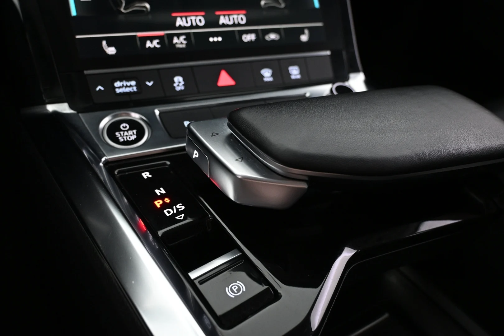 Car Image - 6Y49SiNa64hyRxZlMJsM6W