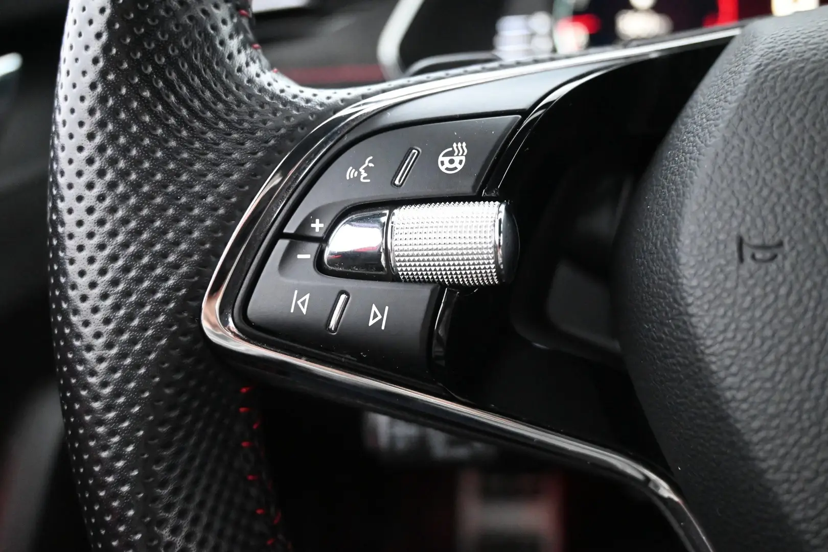 Car Image - x3M5mPuGqQRAUje1VisBV